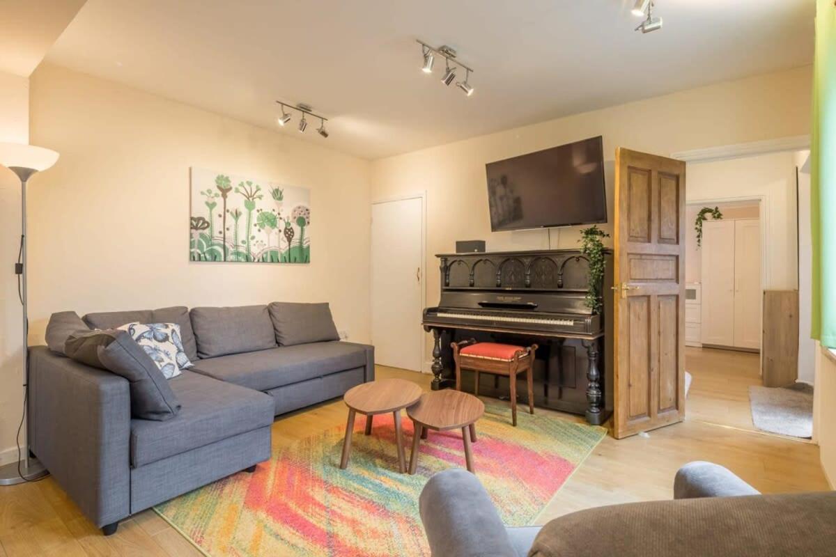 4 Bed - Perfect Location With Parking *