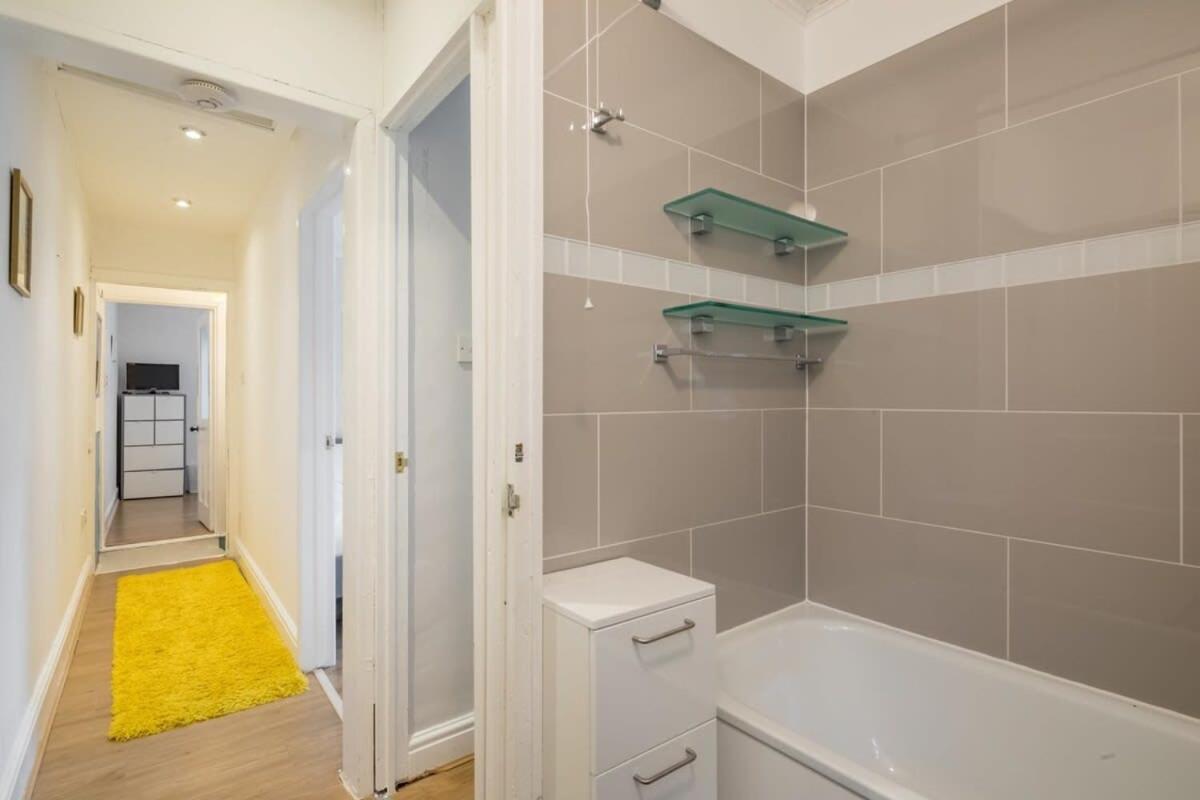 4 Bed - Perfect Location With Parking