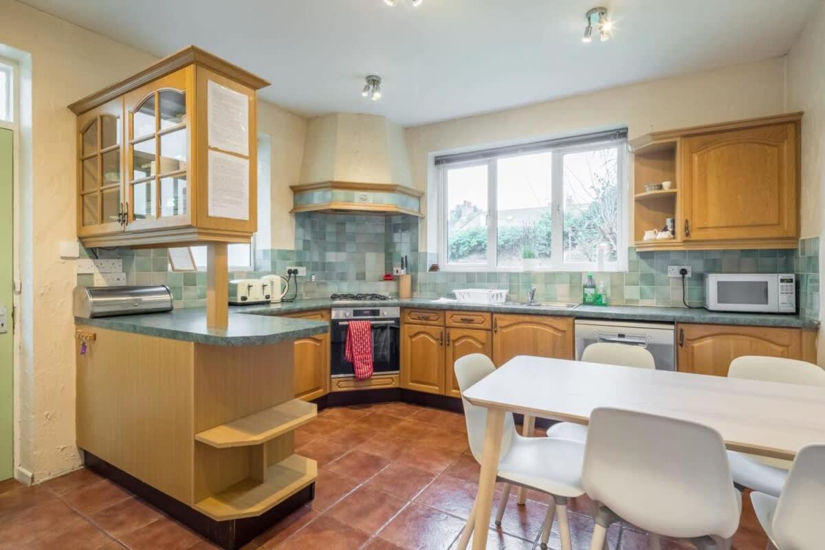 Rumah liburan 4 Bed - Perfect Location With Parking Cambridge (Cambridgeshire)